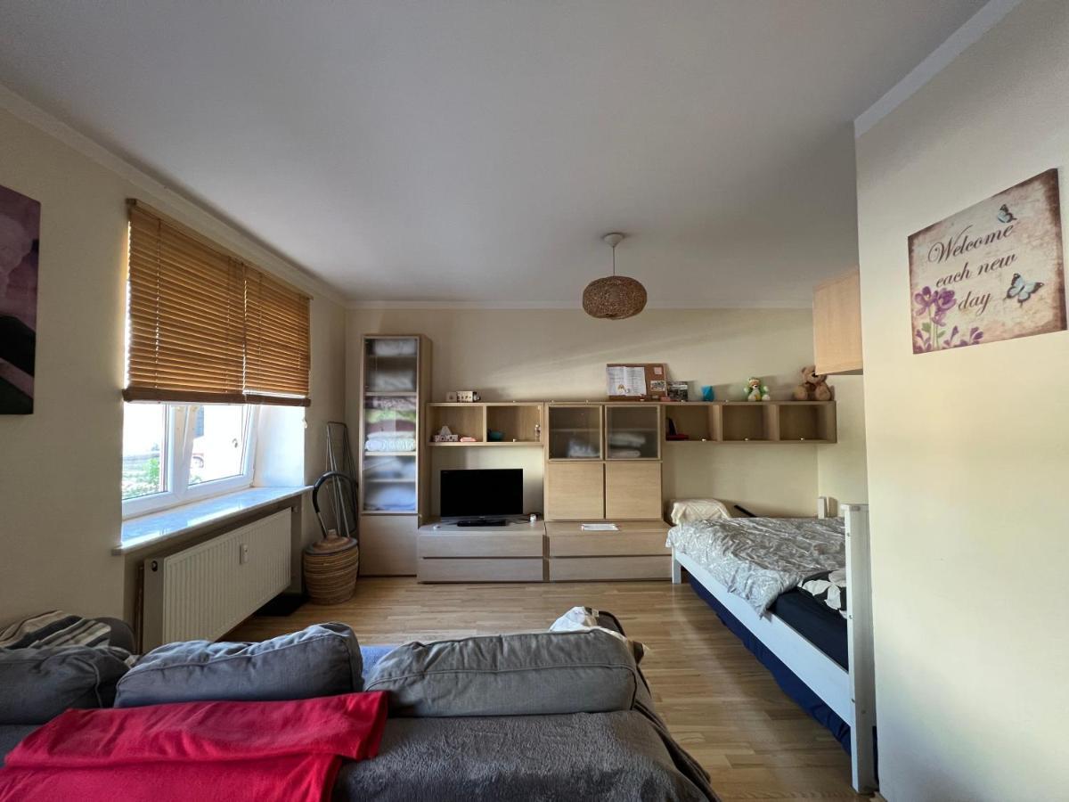 Apartamento Entire Studio Flat Varsovia Exterior foto
