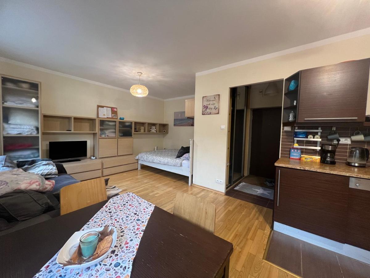 Apartamento Entire Studio Flat Varsovia Exterior foto