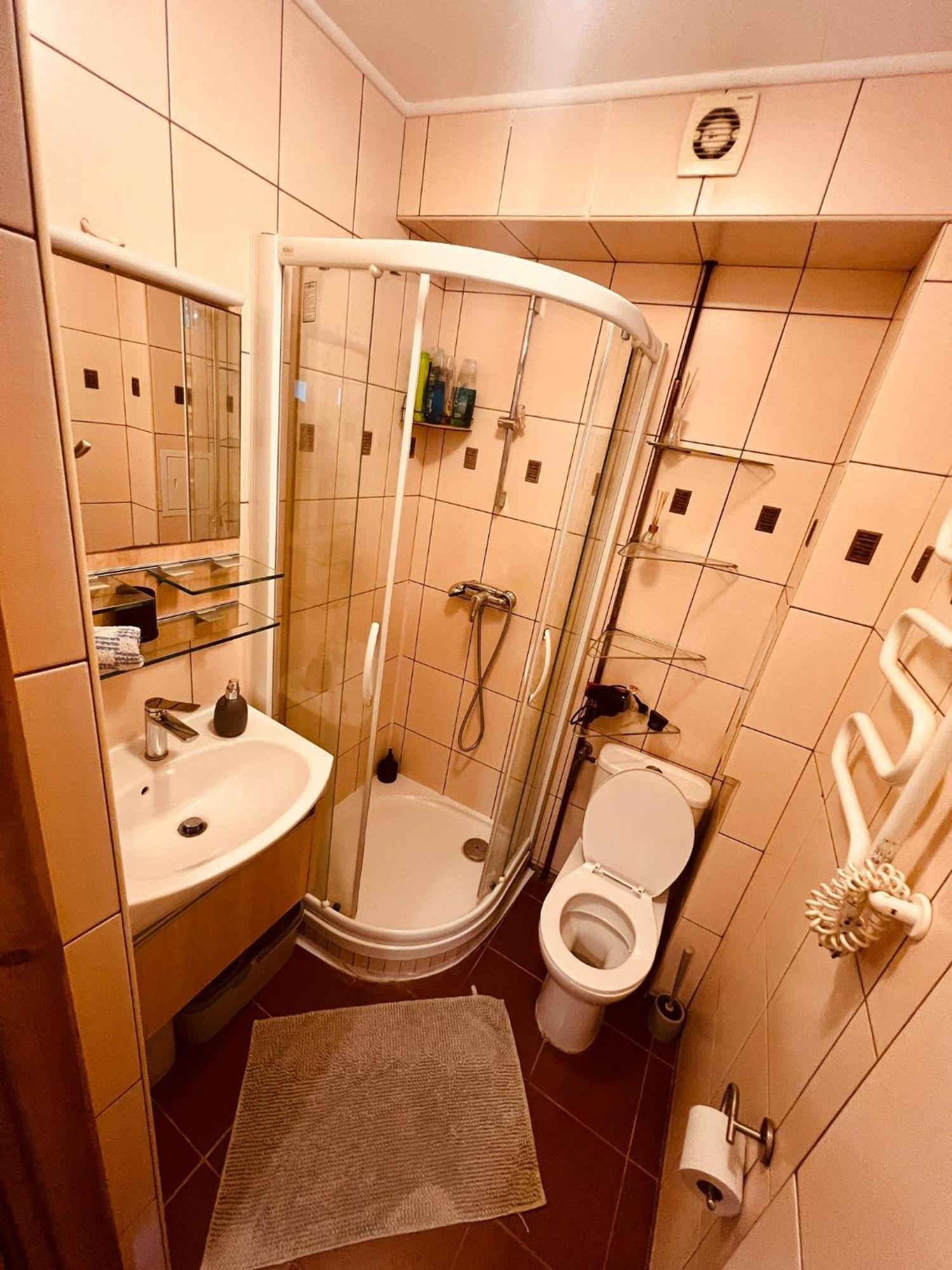 Apartamento Entire Studio Flat Varsovia Exterior foto